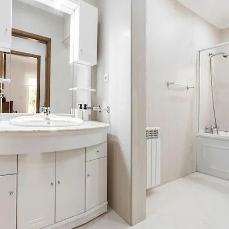 Дом отдыха Casa Grutas - Spacious With Private Parking *