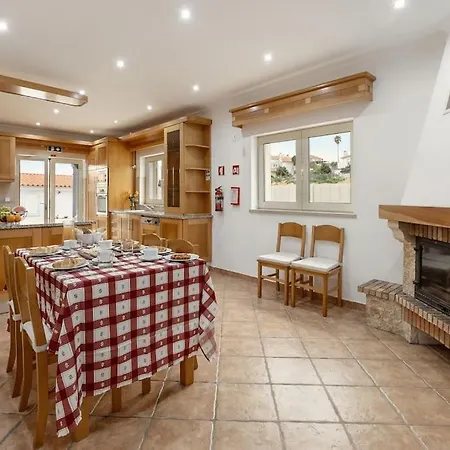 Casa Grutas - Spacious With Private Parking Ferienhaus