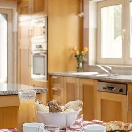 Casa Grutas - Spacious With Private Parking Дом отдыха Salir de Porto